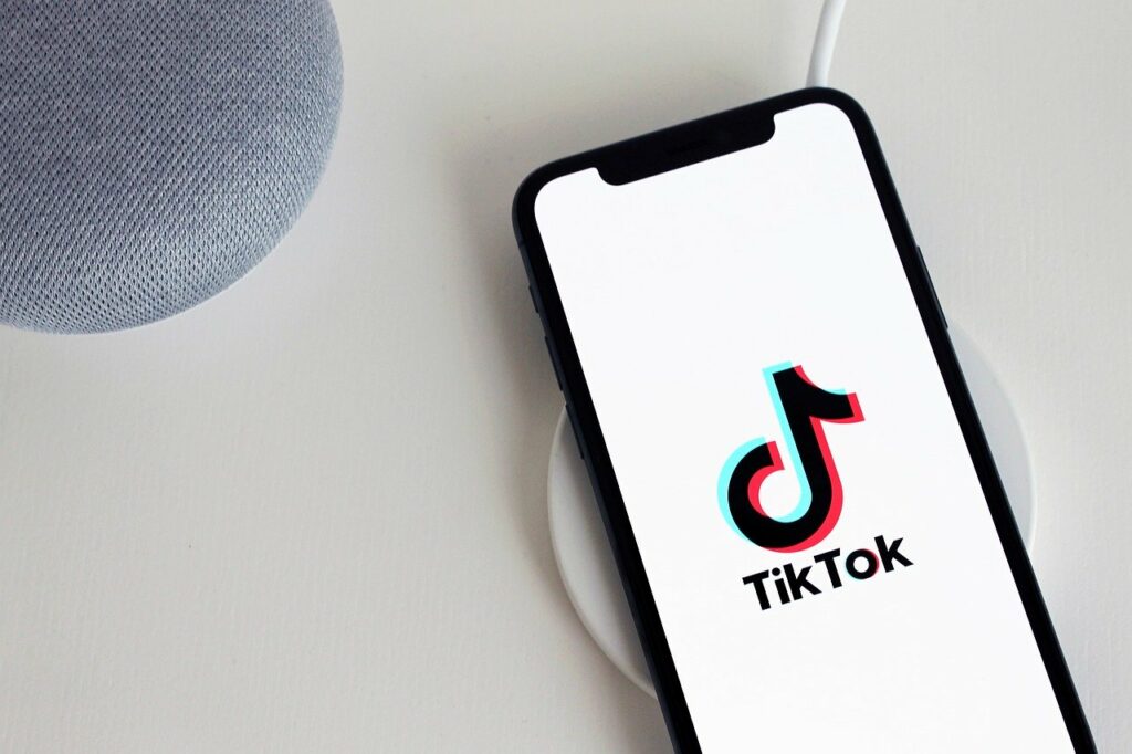 Что такое Tik Tok и как появилась одна из самых популярных на сегодня соцсетей
